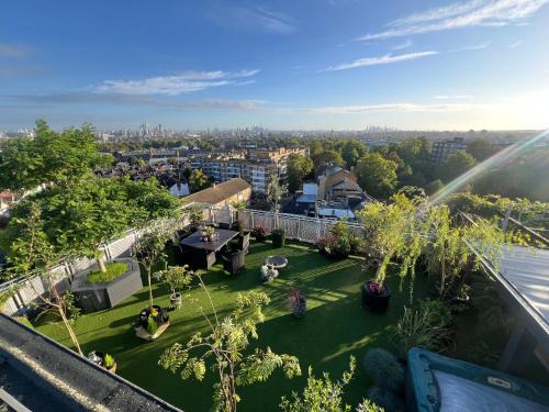 Brixton Hill Casa | The London Skyline Penthouse