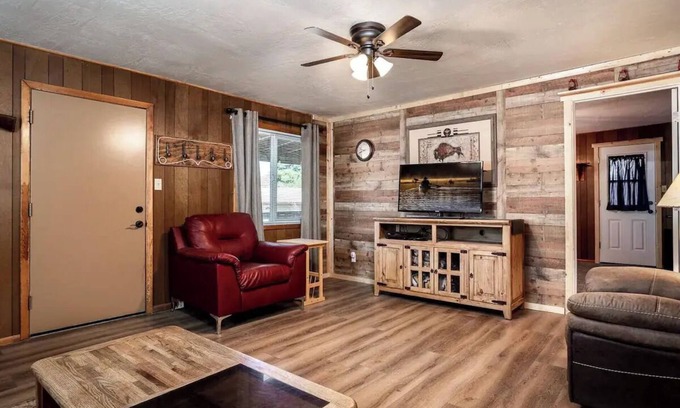 Overgaard Cabina | The Lone Pine