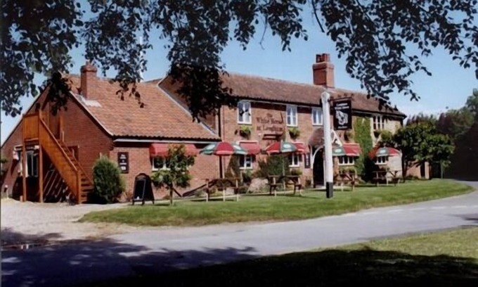 East Dereham Hotel | The Longham White Horse