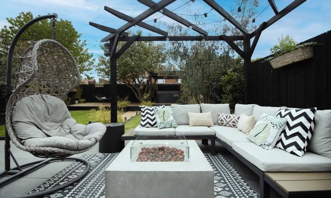 North Shields Casa | The Longsands Home Coastal w/ Hot Tub