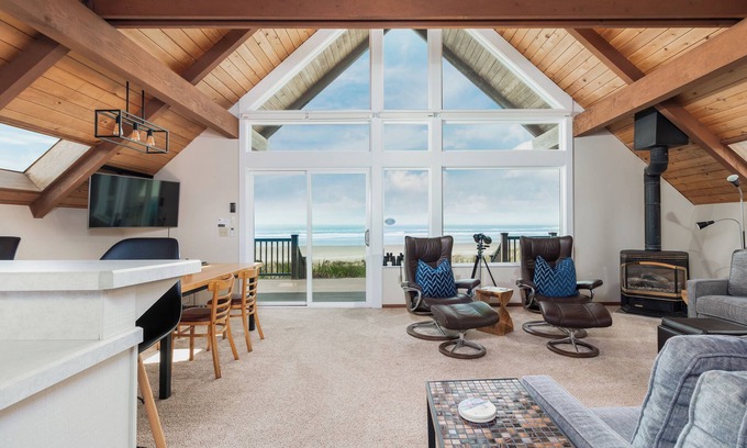 Tierra Del Mar Casa | The Lookout #108 - Oceanfront, direct beach access, spacious & 3 king beds
