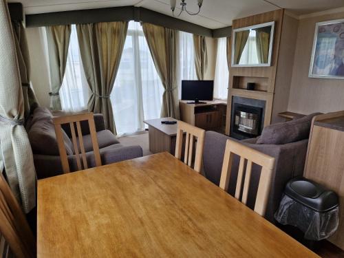 Aberystwyth Casa | The Lookout 3 Bedroom Family Caravan with Sea View Pet Friendly