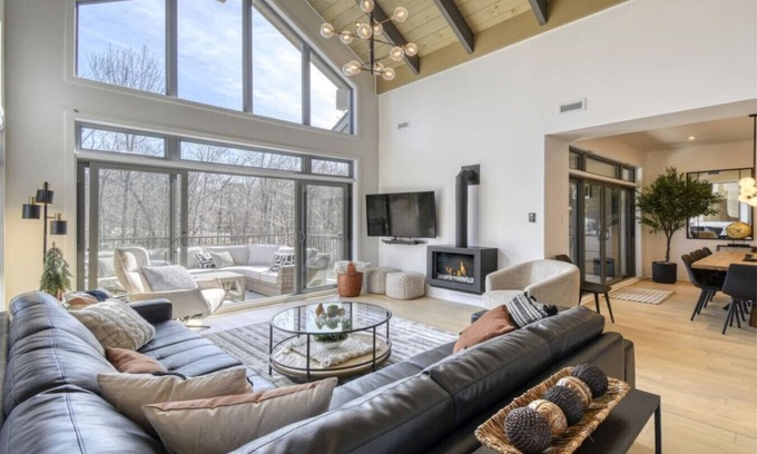 Mont-Tremblant Condominio | The Lookout at Verbier Complex Near Village