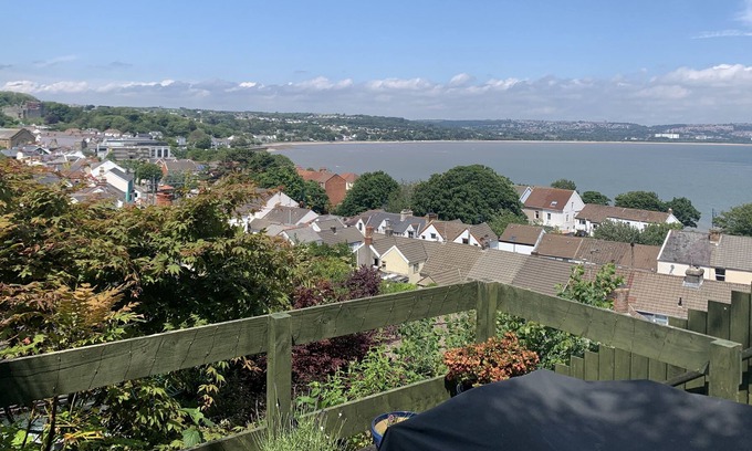 Mumbles Cabina | The Lookout, cottage in the heart of Mumbles