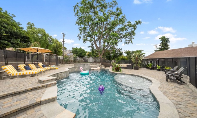 Fallbrook Casa | The Lookout King Bed! Min away from Wineries, Wedding, venues! Fresh eggs!