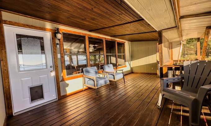 Avinger Casa | The Lookout Lake House