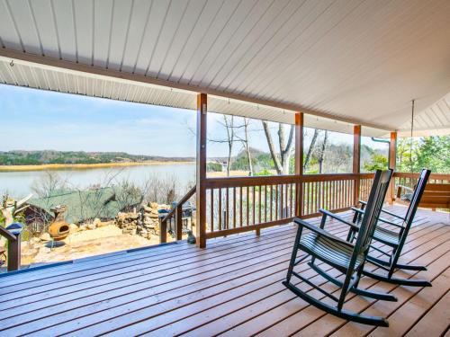 Dandridge Casa | The Lookout - Lake View, Hot Tub and Grill