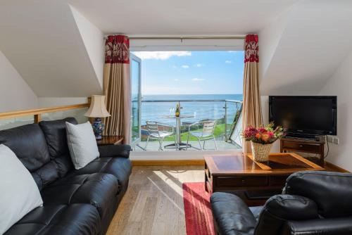 Seaton Casa | The Lookout - Mount Brioni