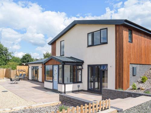 Hope under Dinmore Casa | The Lookout - Uk35022