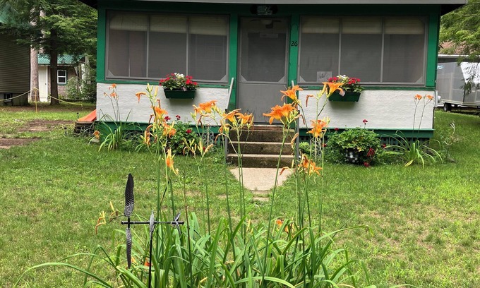 Lake Luzerne-Hadley Cabaña | The Loon-ey Bin - Loon themed cottage less than 10 miles to Lake George