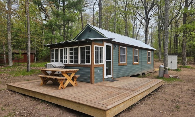 Hayward Cabina | The Loonatic Lodge on Callahan Lake