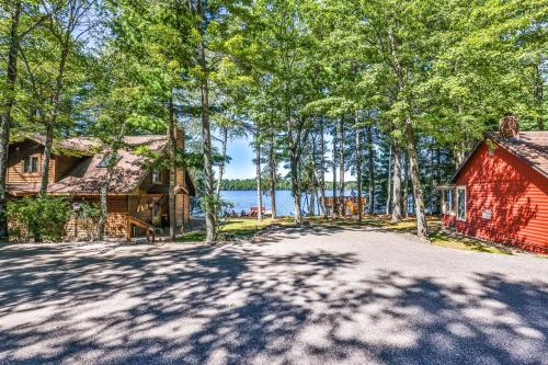 Eagle River Casa | The Loons Nest & The Nut House