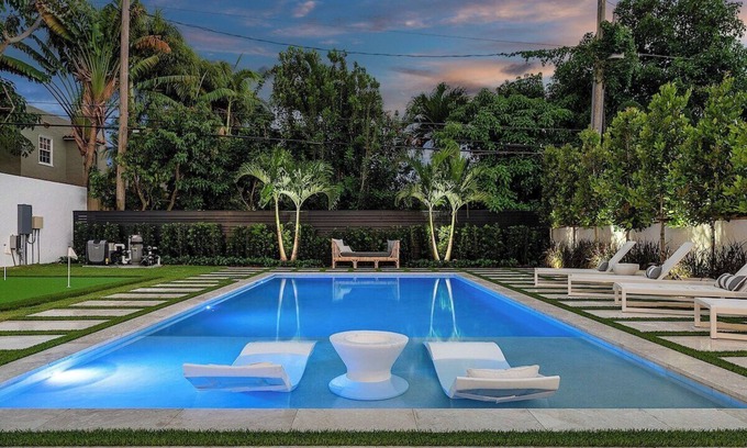 Flamingo Parks Casa | The Lotus House · The Lotus House | Palm Beach Luxury Resort Living