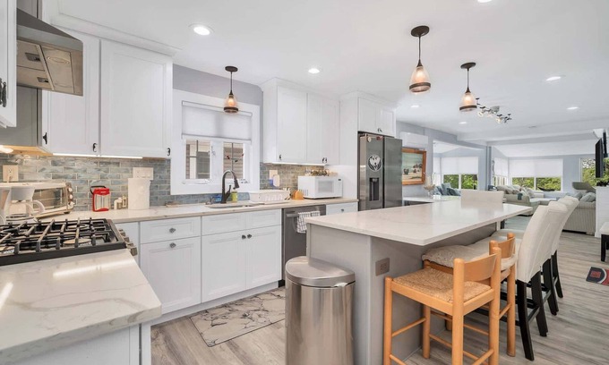 Niantic Casa | The Lounge House | Giants Neck Beach, Water Views and Coastal Comfort