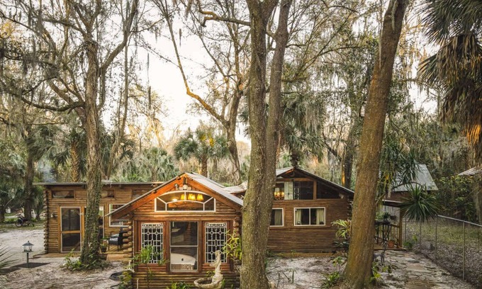 Nichols Cabina | The Love Lodge Private Cabin & Event Estate