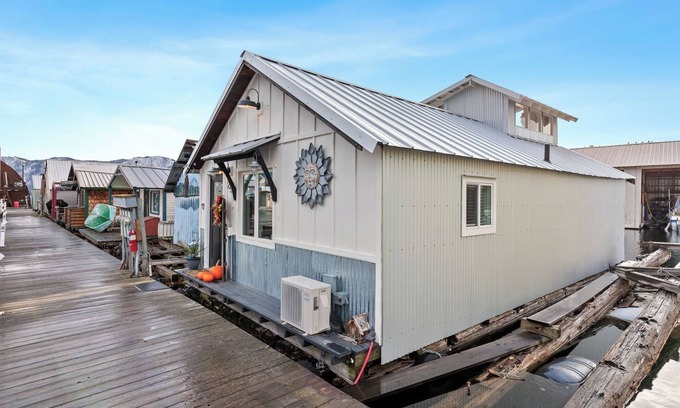 Bayview Alquiler De Eote | The Love Shack Float House