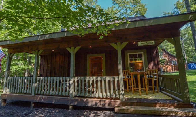 Thayerville Cabina | The Love Shack-- ¡El MEJOR retiro para parejas y familias pequeñas en Deep Creek Lake!