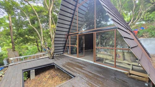 El Nido Chalet De Esquí | The Love Triangle - Glamping at Karuna El Nido