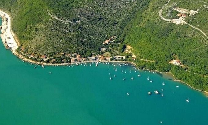 Trget Casa | The lovely Villa Royal Blue is located in the small, picturesque village of Trget.