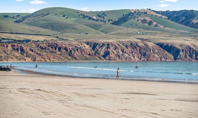 Silver Sands Casa | The LoveShack ~ Silver Sands - Family Entertainer Surrounded by Sea, Scrub & Hills