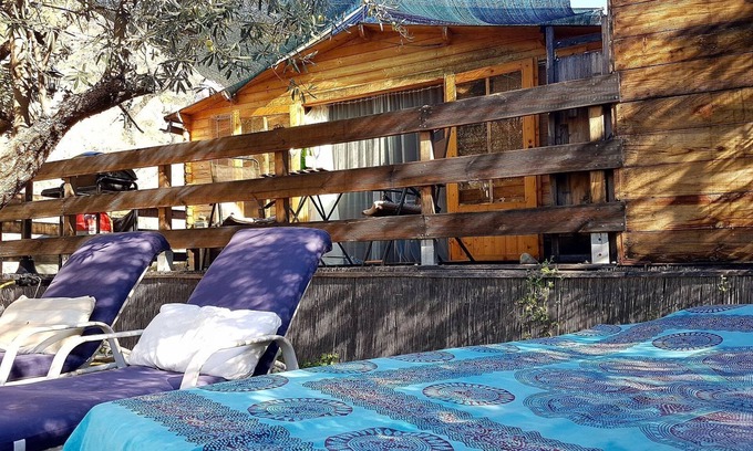 Monda Cabina | Cabaña privada de madera "The Luv Shack" con bañera de hidromasaje