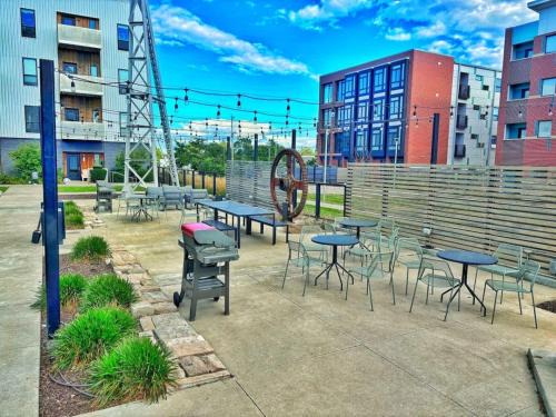 Downtown Des Moines Apartamento | The Luxe Black Haven (340)