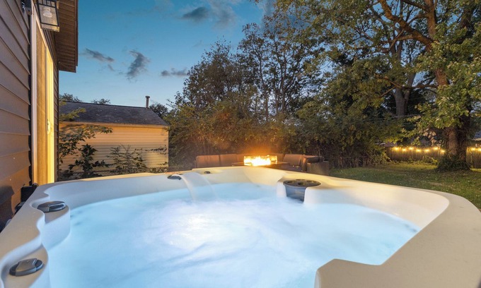 Open Gates Casa | The Luxe/Hot Tub/10 Min Keenland/12 Min Downtown/Fenced In Yard/ Pet Friendly