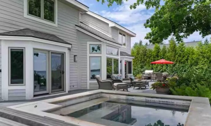 Charlevoix Casa | The Luxe Lake House