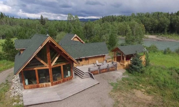 Moricetown Casa | The Luxurious Lodge - L.D.R.