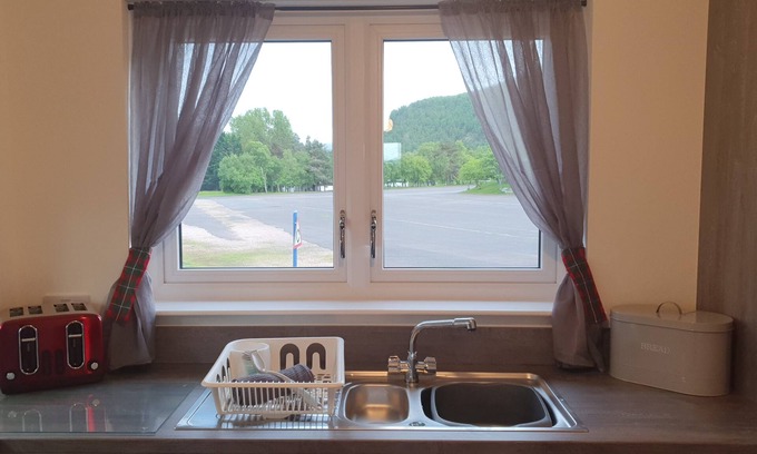 Aviemore Apartamento | The MacGregor is a stylish pet friendly two bedroom apartment located in the center of Aviemore