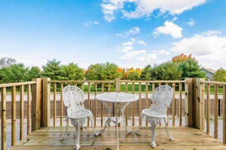 Lewis Center Casa | The Mad Cat Inn