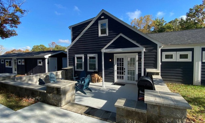 Bremo Bluff Otro | The Magnolia House at Chevy Chase Farm