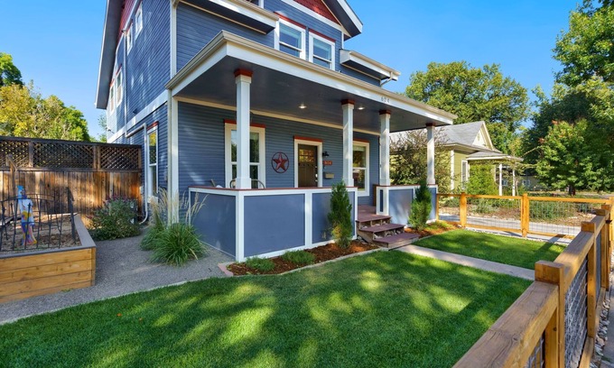 Old Town West Casa | The Magnolia House in Old Town - Private Hot Tub