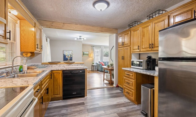North Augusta Casa | The Magnolia Manor 4BR Greenway Retreat