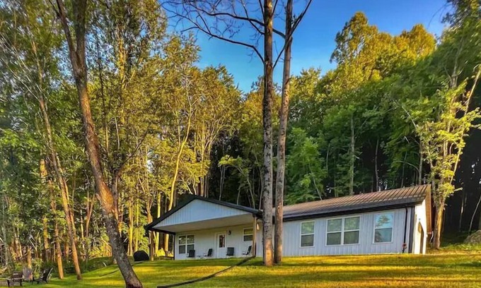 Lancaster Casa | The Magnolia/ Modern Barndo with hot tub and game room