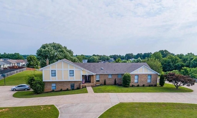 Clarksville Casa | The Magnolia Suite at Hilltop Acres - Clarksville, TN (1335 Whitt Ln)