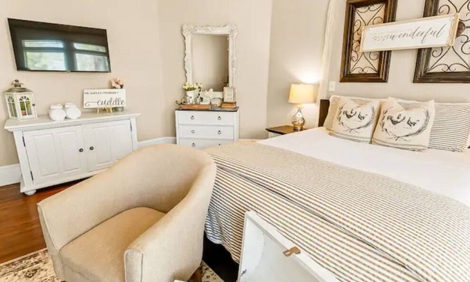 Winder Casa | The Mahogany Room a place to relax!
