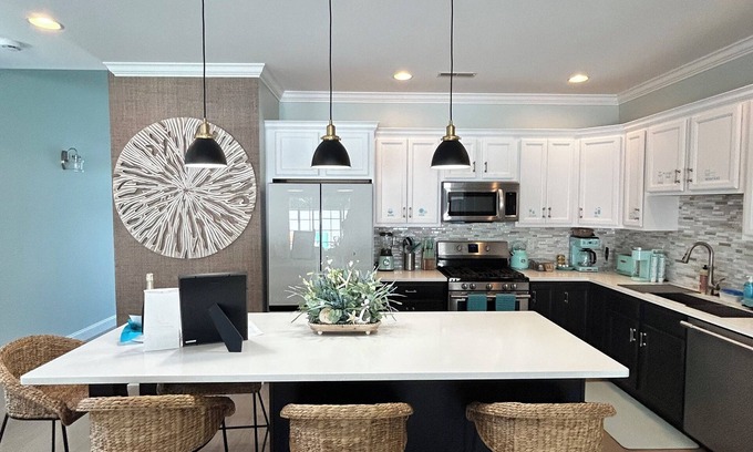 Salisbury Casa | The Main Residence Beach Escape-3 Beds 2BR, Patio, Walk to Ocean