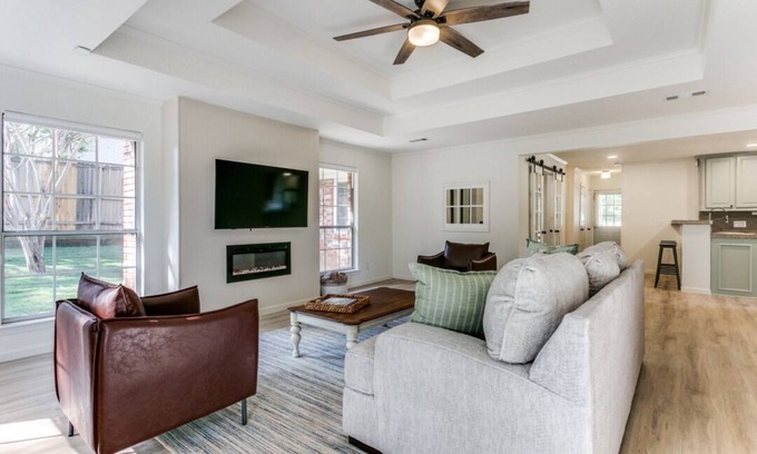 Lewisville Casa | The Main Street Cottage: Dog-Friendly, Central DFW location, Walk to Main St
