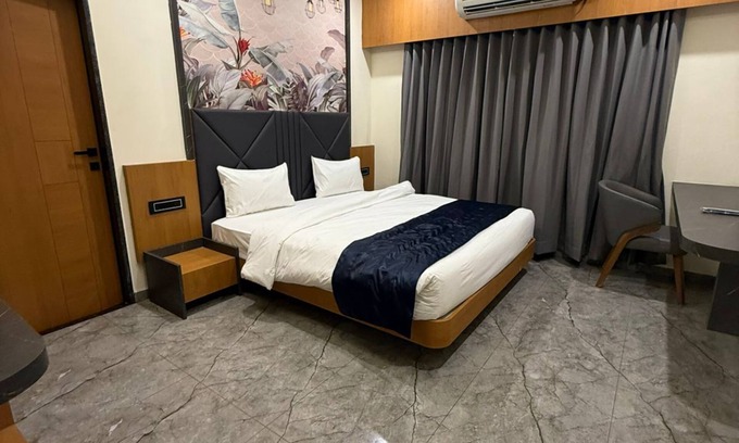 Dwarka Hotel | The Malay comfort-Hotel Dwarka residency