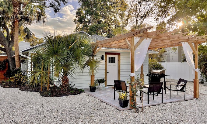 South Sarasota Casa | The Mango House Cozy Beach Cottage