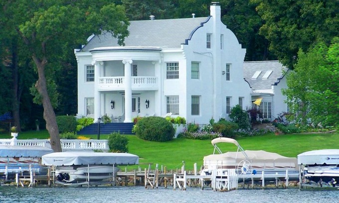 Green Lake Casa | The Manor on Green Lake
