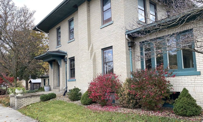 Dover Casa | The Manor - Spacious, Elegant, and in a great location!