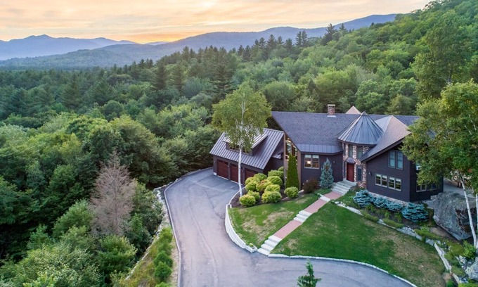 Sunday River Area Casa | The Mansion- Exclusive Private Estate on 5 Pristine Acres