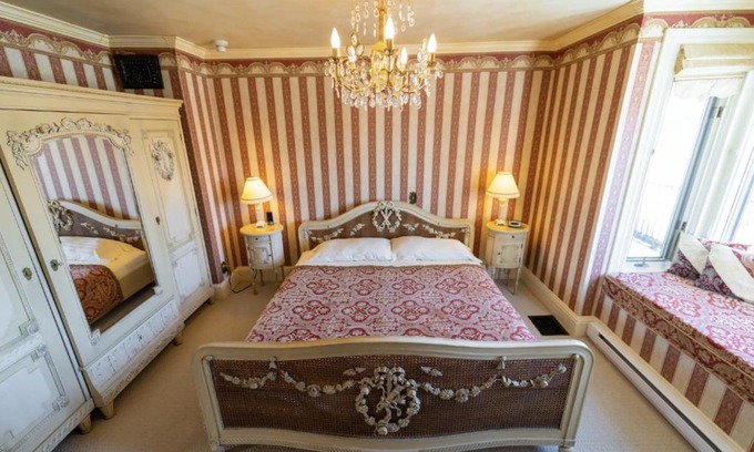 Parrsboro Hotel | The Maple Inn