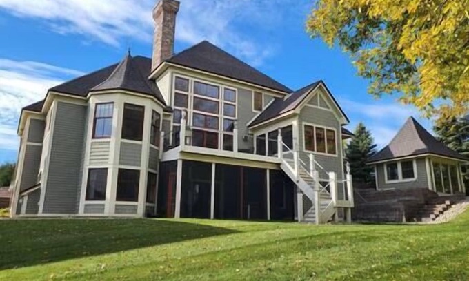 Alexandria Casa | The Maple Lake Villa