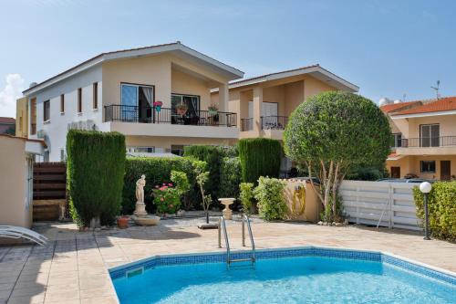 Peyia Town Apartamento | The Marilouize Apartment