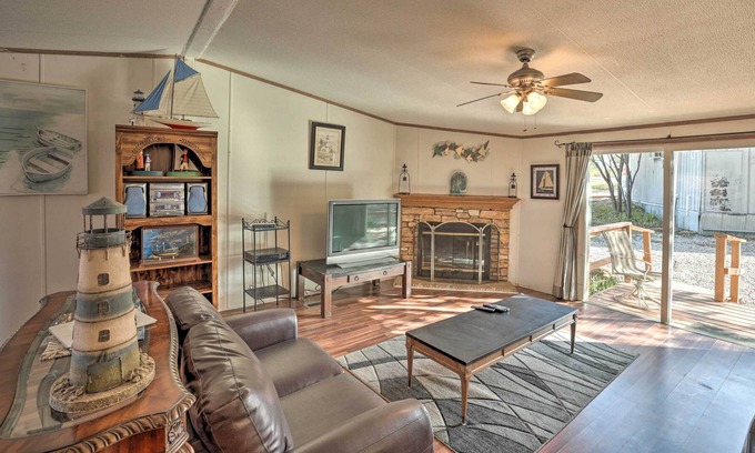 Chico Casa | 'The Mariner Inn' w/ Fire Pit & Lake Access!