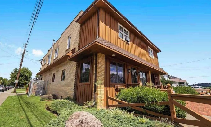 Ashland Apartamento | Market Place - Suite 2 in Ashland, KYnear Marathon & Kings Daughter's Hospital