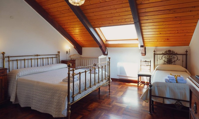 Angri Apartamento | The Marquis’s Apartment – Artistic Retreat with Vesuvius View